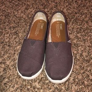 Worn once Purple Toms!